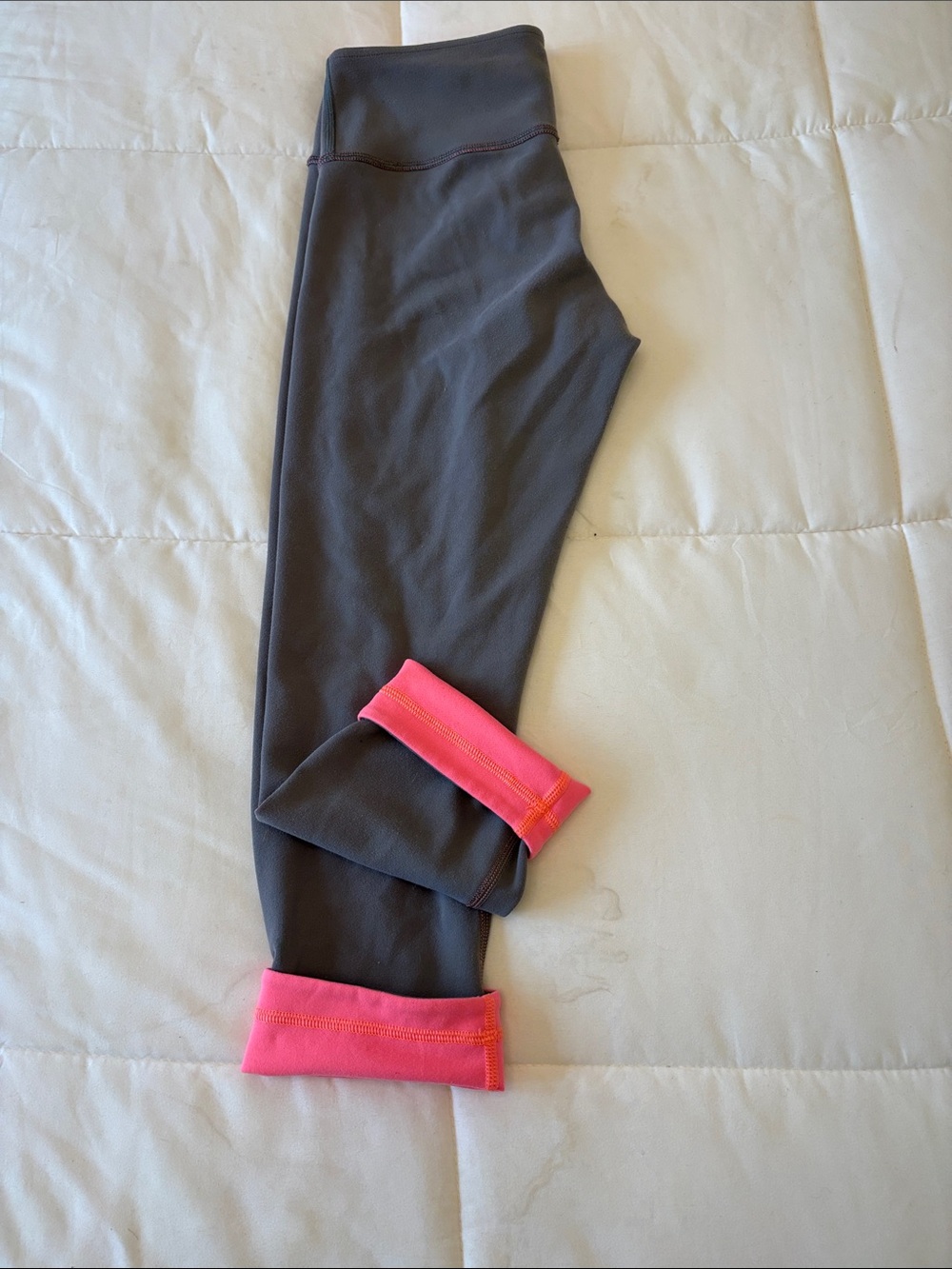 Reversible Lululemon Athletica Women’s Coral / Grey Capris, Size 6